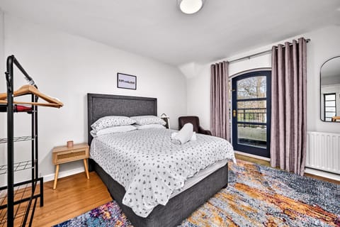 Exclusive Offers l Last-Minute Stay l Sleeps Up to 6 l Conveniently located near town Centre l restaurants l and local attractions l It offers easy access to the stunning Causeway Coast l Coleraine Hideout l WeStayBelfast Apartment in Coleraine