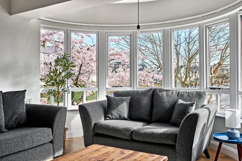 Exclusive Offers l Last-Minute Stay l Sleeps Up to 6 l Conveniently located near town Centre l restaurants l and local attractions l It offers easy access to the stunning Causeway Coast l Coleraine Hideout l WeStayBelfast Apartment in Coleraine