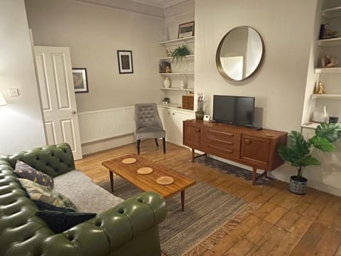 Communal lounge/ TV room, TV and multimedia, Living room, Seating area