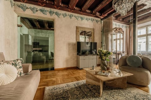 Day, TV and multimedia, View (from property/room), Living room, Photo of the whole room, Decorative detail, Seating area, internet