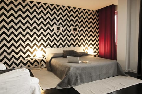 Photo of the whole room, Decorative detail