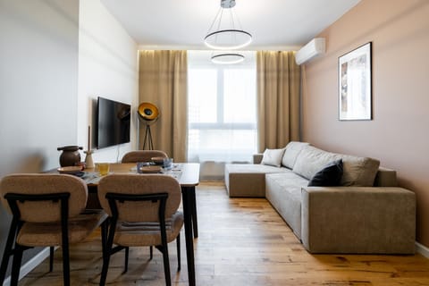 Communal lounge/ TV room, TV and multimedia, Living room, Seating area, Evening entertainment