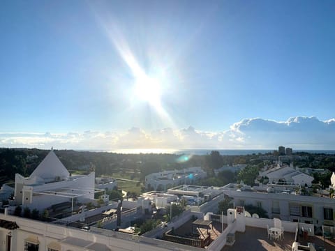 Bed, Day, Neighbourhood, Natural landscape, Golfcourse, Balcony/Terrace, Bedroom, Sea view, Swimming pool, Seasons, Location, sunbed