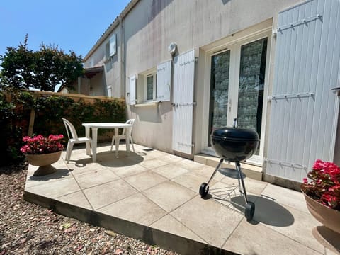 Patio, BBQ facilities