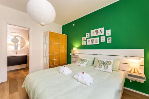Bed, Photo of the whole room, Bedroom, towels, wardrobe