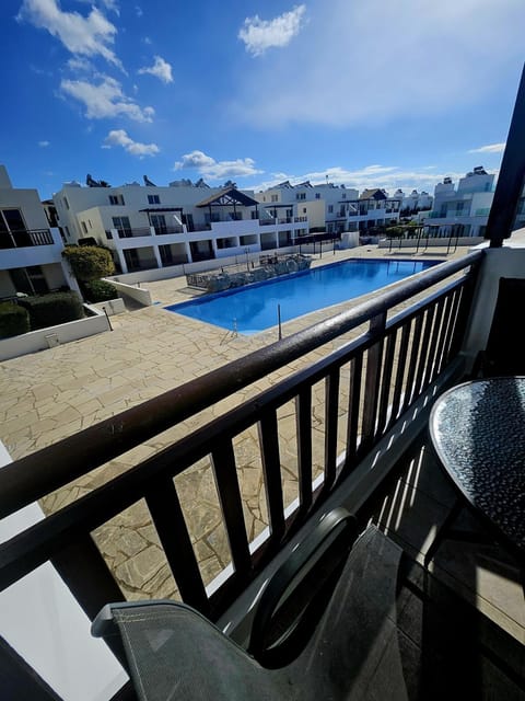 Balcony/Terrace, Pool view, Swimming pool, sunbed