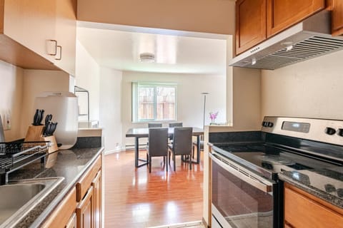 Dining area, kitchen