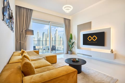 Communal lounge/ TV room, TV and multimedia, Balcony/Terrace, Living room, Seating area, Beach, City view, Sea view