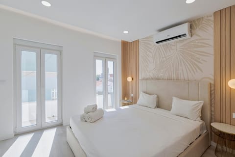 Bed, Photo of the whole room, Bedroom, towels, air conditioner
