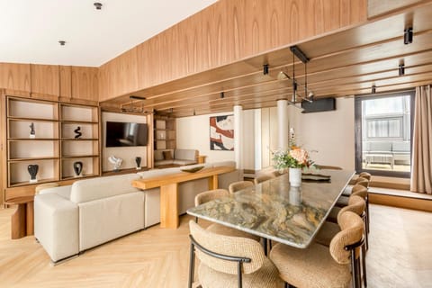 TV and multimedia, Living room, Seating area, Dining area