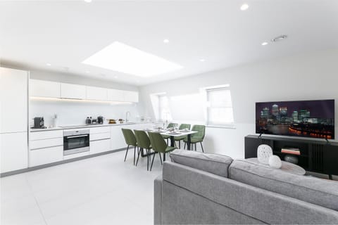 Kitchen or kitchenette, Living room, Dining area, oven, pet friendly