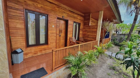 Lembongan Tropical Guesthouse Campground/ 
RV Resort in Nusapenida