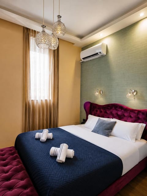 Bed, Bedroom, towels, air conditioner