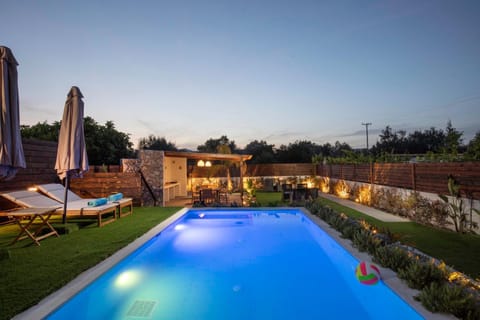 Day, Garden, Garden view, Pool view, Swimming pool, sunbed