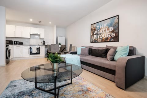Lux Livin' Apartments - Luxury 2 Bed Apartment City Centre Free Parking Apartment in Salford