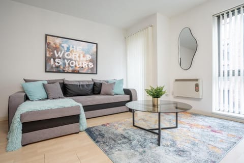 Lux Livin' Apartments - Luxury 2 Bed Apartment City Centre Free Parking Apartment in Salford