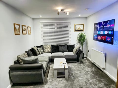 Communal lounge/ TV room, TV and multimedia, Living room