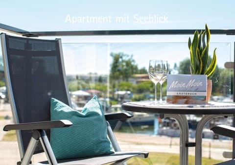 Day, Seating area, Alcoholic drinks