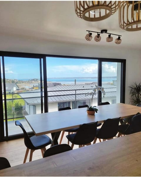 View (from property/room), Dining area, Sea view