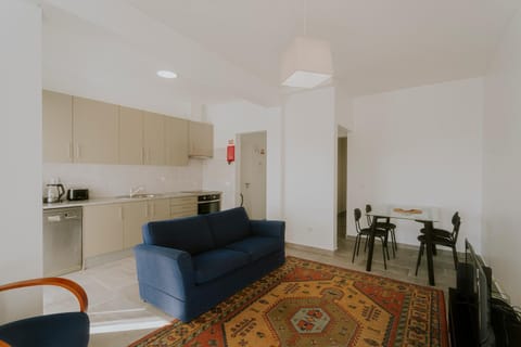 Kitchen or kitchenette, Seating area, Dining area