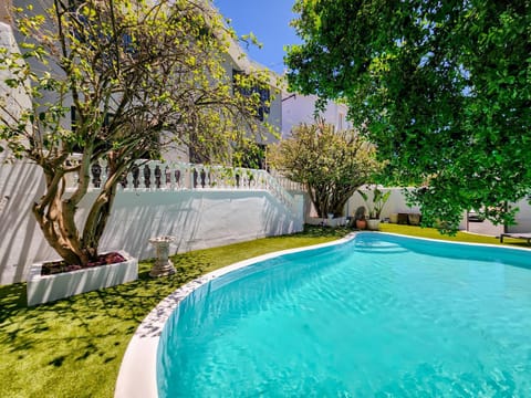 Property building, Garden, Swimming pool