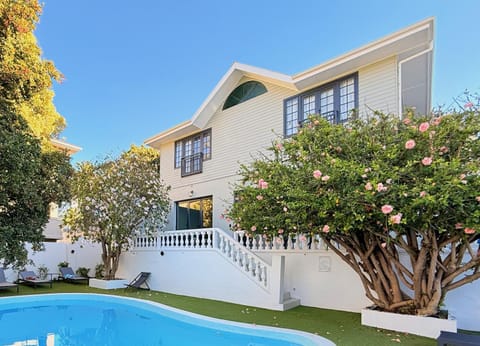Property building, Garden, Swimming pool