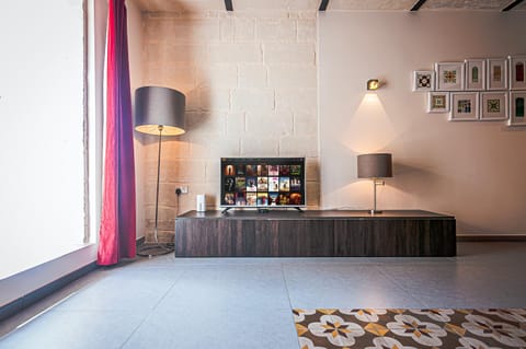 TV and multimedia, Living room, internet, air conditioner