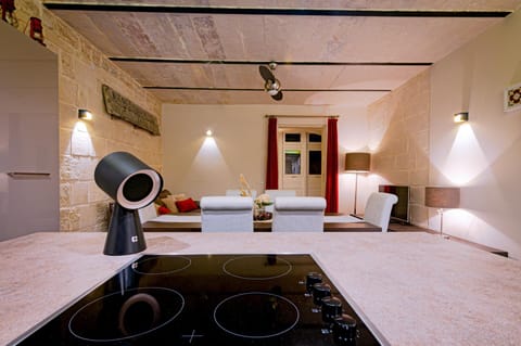 Dining area, kitchen