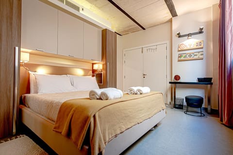 Bed, Photo of the whole room, Bedroom, cot, hair dryier, internet, wardrobe, air conditioner