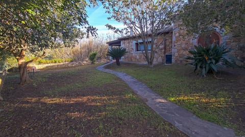 Property building, Spring, Day, Natural landscape, Garden, Garden view