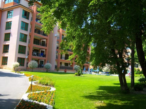 Property building, Garden, Swimming pool