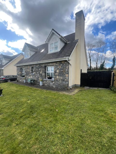 Cozy Holiday Home in the Scenic Glen of Aherlow House in County Limerick