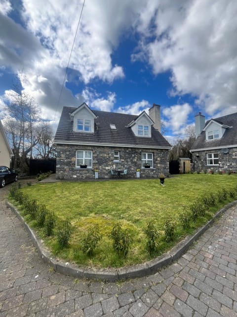 Cozy Holiday Home in the Scenic Glen of Aherlow House in County Limerick
