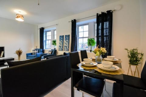 Spacious Two bedroom In Orrell with Free Parking Apartment in Wigan