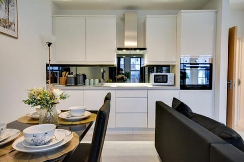 Spacious Two bedroom In Orrell with Free Parking Apartment in Wigan