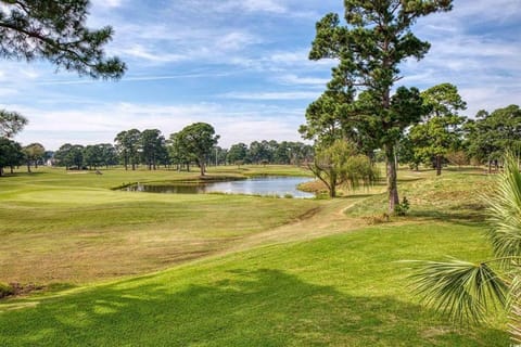 Spacious 2 BR Condo with Golf Course Views! Magnolia Place 202 House in Carolina Forest