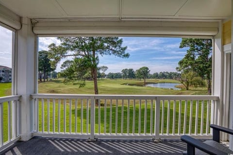 Spacious 2 BR Condo with Golf Course Views! Magnolia Place 202 House in Carolina Forest