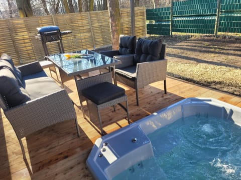Natural landscape, Hot Tub, Hot Tub, Seating area