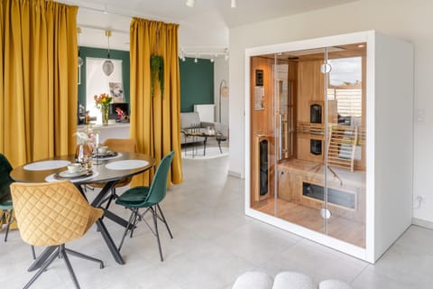 Sauna, Kitchen or kitchenette, Living room, Seating area, Dining area