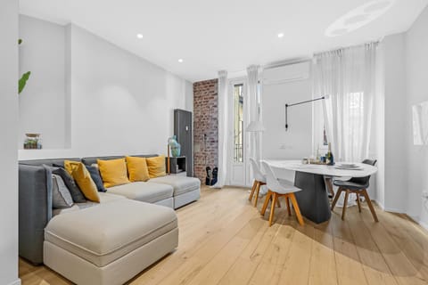 Seating area, Dining area