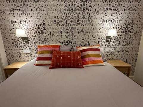 Stylish & Cozy 1BR Steps from Royal Palace | By Airnest Apartment in Centro