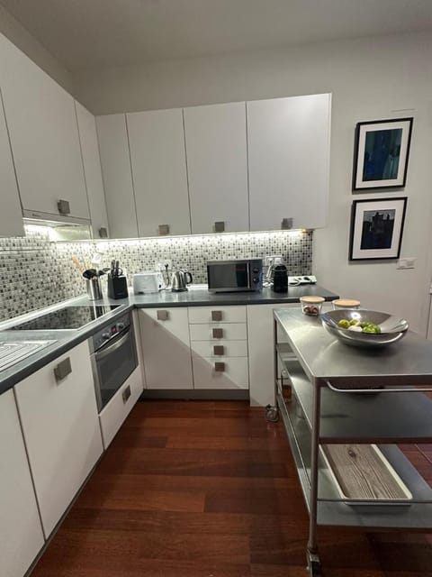 Stylish & Cozy 1BR Steps from Royal Palace | By Airnest Apartment in Centro