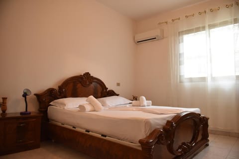 Bed, Bedroom, air conditioner