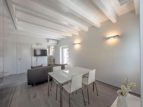 TV and multimedia, Living room, Seating area, pet friendly