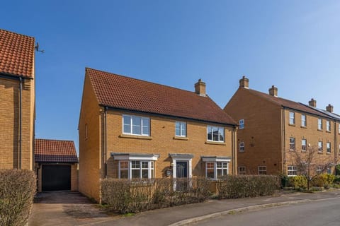Property building, Day, Street view
