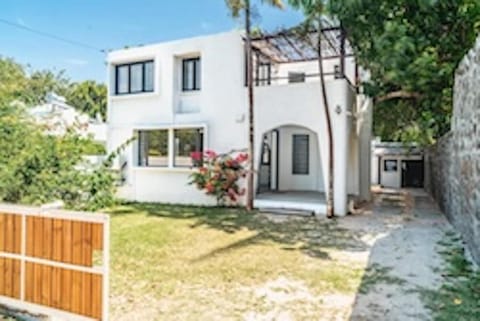 Property building, Day, Garden