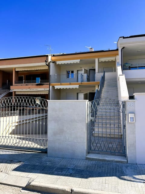 Property building, Day, View (from property/room), Balcony/Terrace