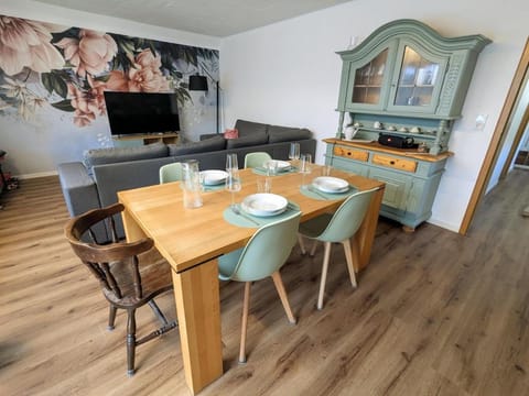 TV and multimedia, Living room, Seating area, Dining area, Evening entertainment