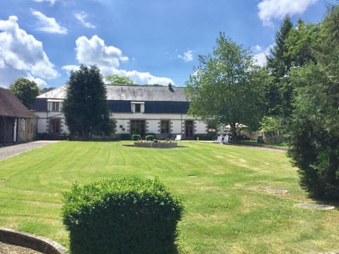 Property building, Day, Garden, Garden, Garden view
