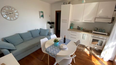 Kitchen or kitchenette, Living room, Dining area, oven, stove